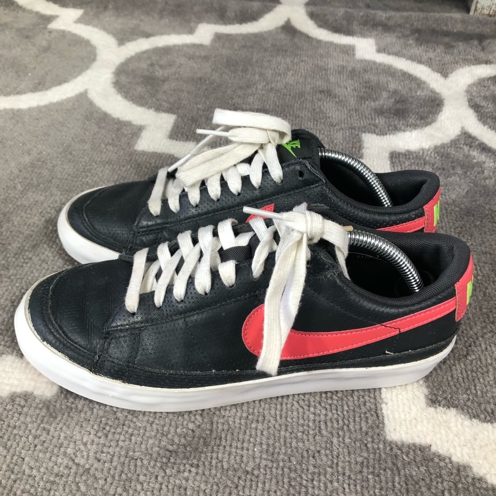 Nike Sneakers Mens size 7 Blazer Low 77 Vintage Fits Womens 8 Black Retro Y2K
